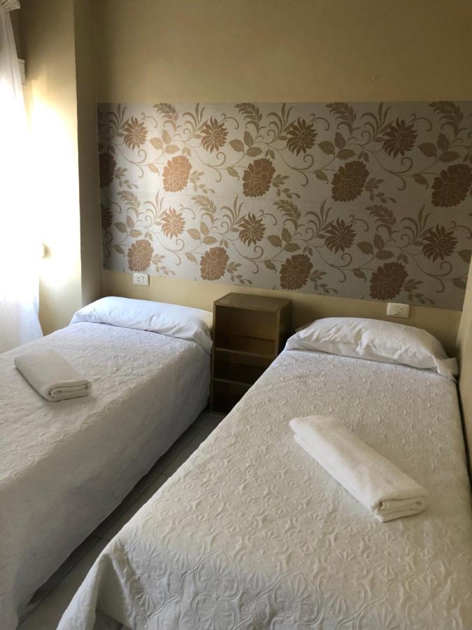 Pension Mar De Rosa Villanueva De Arosa Bagian luar foto